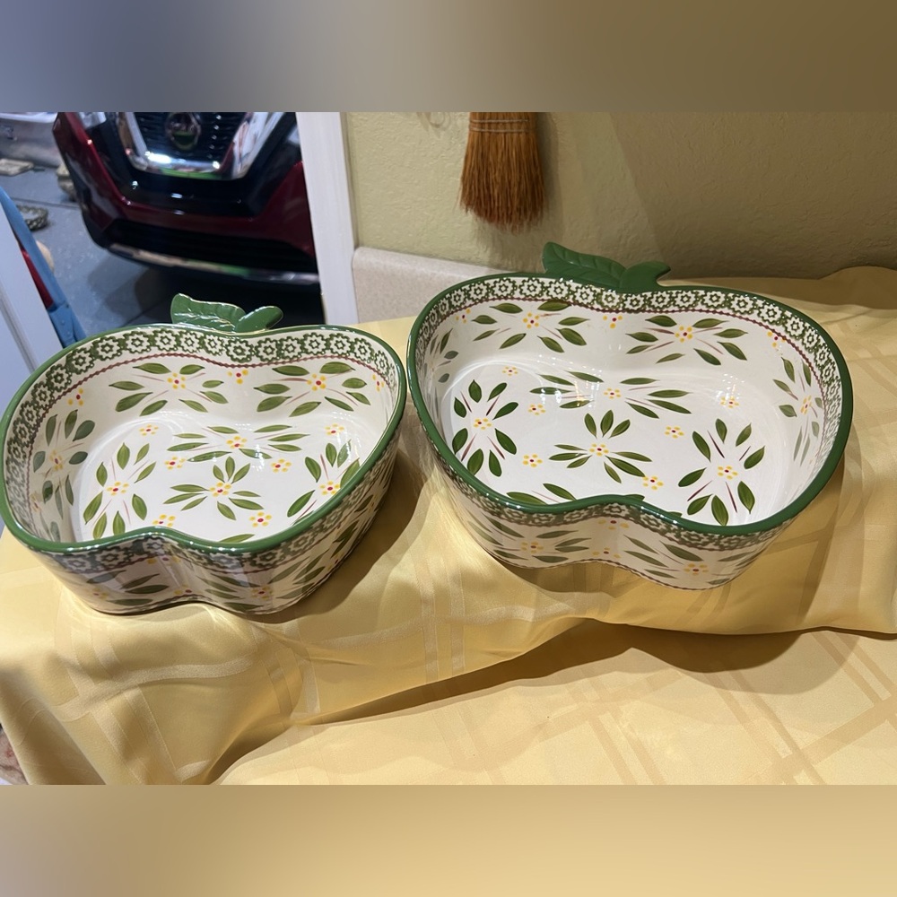 Temptations Glassware by Tara Old World - Apple dish - Perfect condition